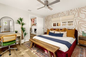 4 sovrum, skrivbord, strykjärn/strykbräda och resesäng