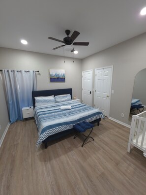 Silitysrauta/-lauta, Wi-Fi, vuodevaatteet