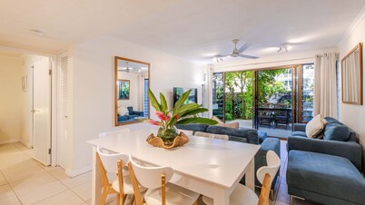 Sandy Toes - Port Douglas