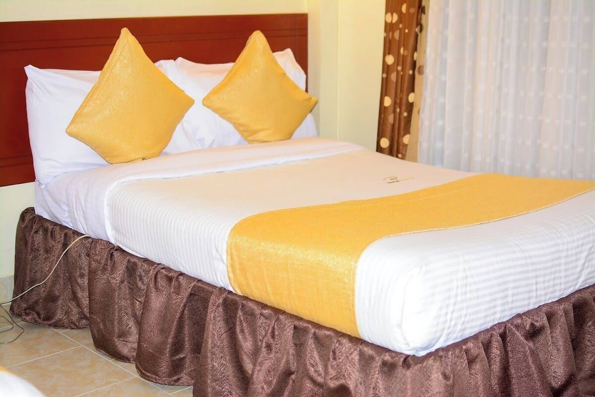 Deluxe Single Room | Free WiFi, bed sheets