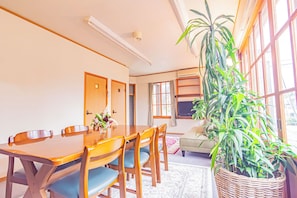 Basic Villa, Mountain View