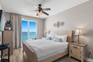 3 bedrooms, desk, iron/ironing board, travel crib