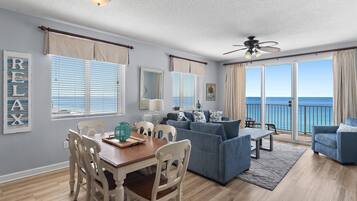 スマートテレビ、DVD プレーヤー、書庫、ステレオ