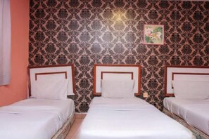 Room - Tiara Hotel (Chukai)