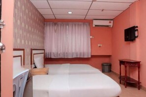 Room - Tiara Hotel (Chukai)