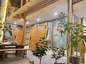 Superior Chalet, Garden View | Blackout curtains, iron/ironing board, free WiFi