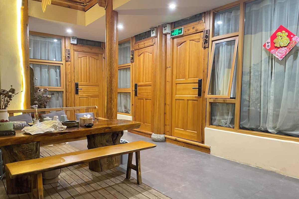 Superior Chalet, Garden View | Blackout curtains, iron/ironing board, free WiFi