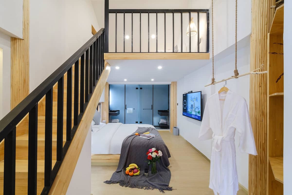 Superior Duplex, Garden View | Blackout curtains, iron/ironing board, free WiFi