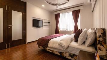 1 bedroom, laptop workspace