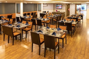 House | Dining - Clubhouse Nami Residency - Sabarmati Riverfront (Ahmedabad)