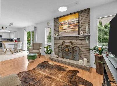 Private room in home Richmond, Canada
2 guests 1 bedrooms 1 in-suite bathrooms