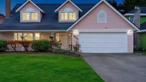 A two-story house with a garage, a covered porch, and a well-maintained lawn. - Private room in home Richmond, Canada
2 guests 1 bedrooms 1 in-suite bathrooms (Richmond)
