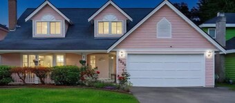 Private room in home Richmond, Canada
2 guests 1 bedrooms 1 in-suite bathrooms