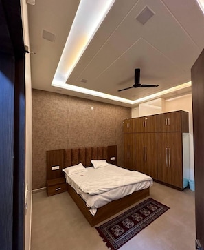Quarto luxo | Camas extras/dobráveis (sobretaxa), Wi-Fi de cortesia, roupa de cama