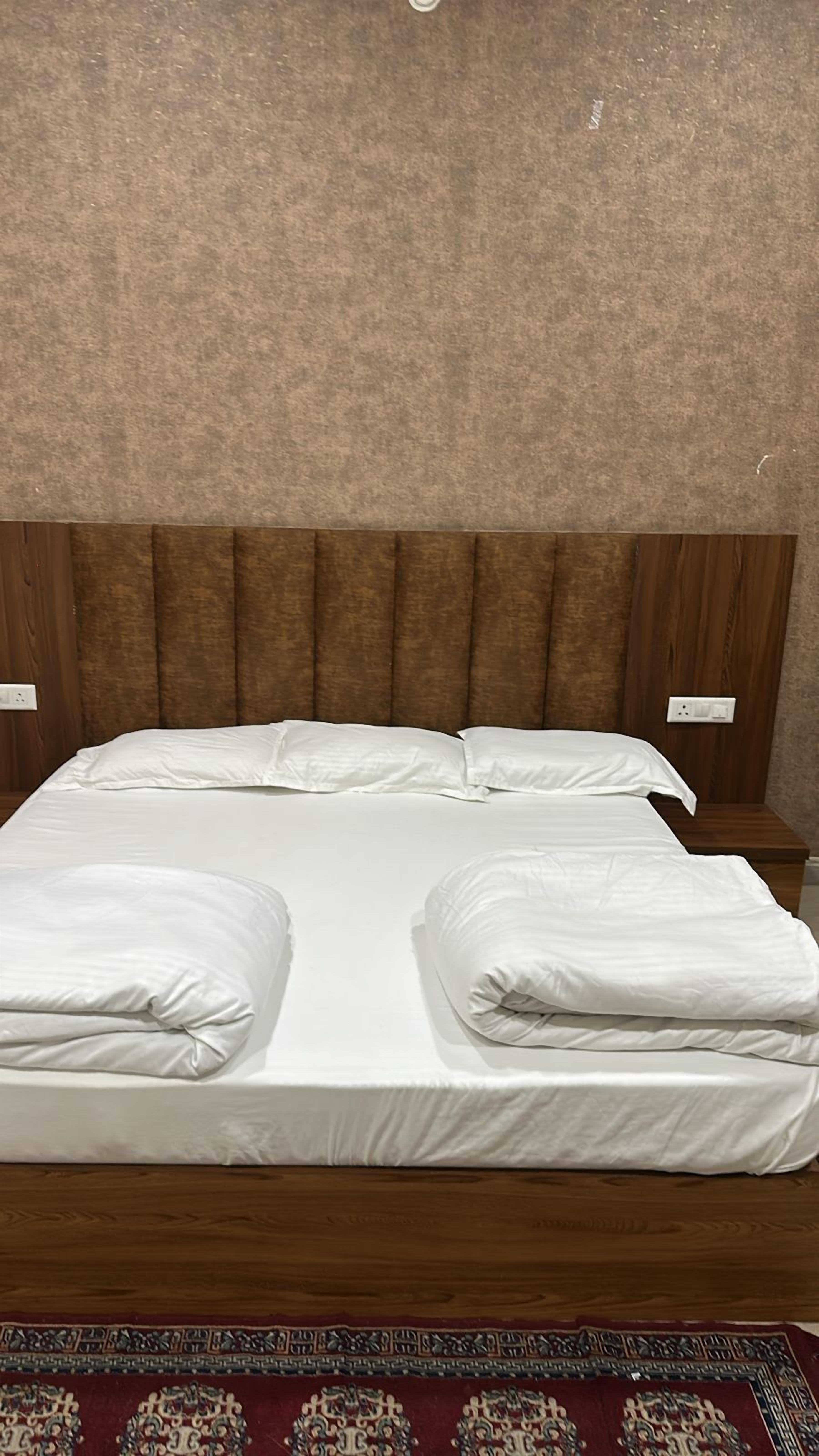 Triple Room | Rollaway beds, free WiFi, bed sheets