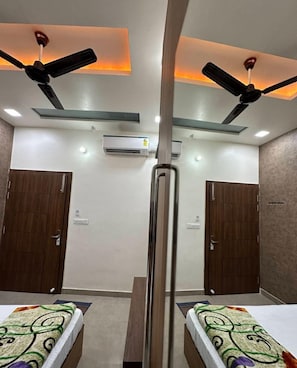 Triple Room | Rollaway beds, free WiFi, bed sheets
