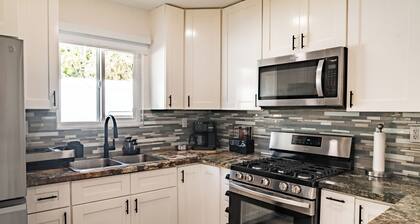 3 Bedroom House, King Bed, Full Kitchen, BBQ Grill