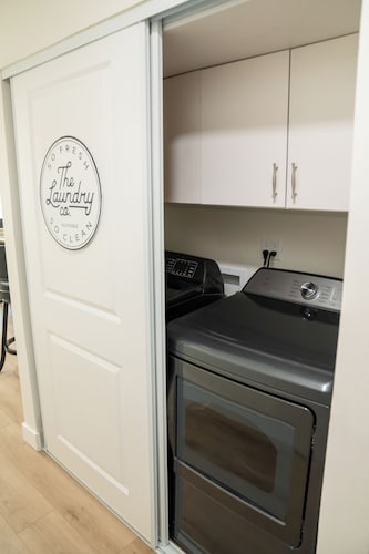 3 Bedroom House, King Bed, Full Kitchen, BBQ Grill