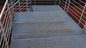 A metal staircase with a metal grid floor leading to a higher level. - Vacation apartment in Twist, Dutch border, recreational area within walking distance (Twist)