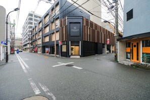 المنشأة من الخارج