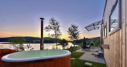 Tiny Chalet by the Lake with Sauna & Hot Tub