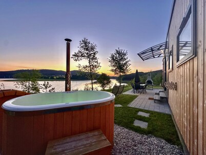 Tiny Chalet by the Lake with Sauna & Hot Tub