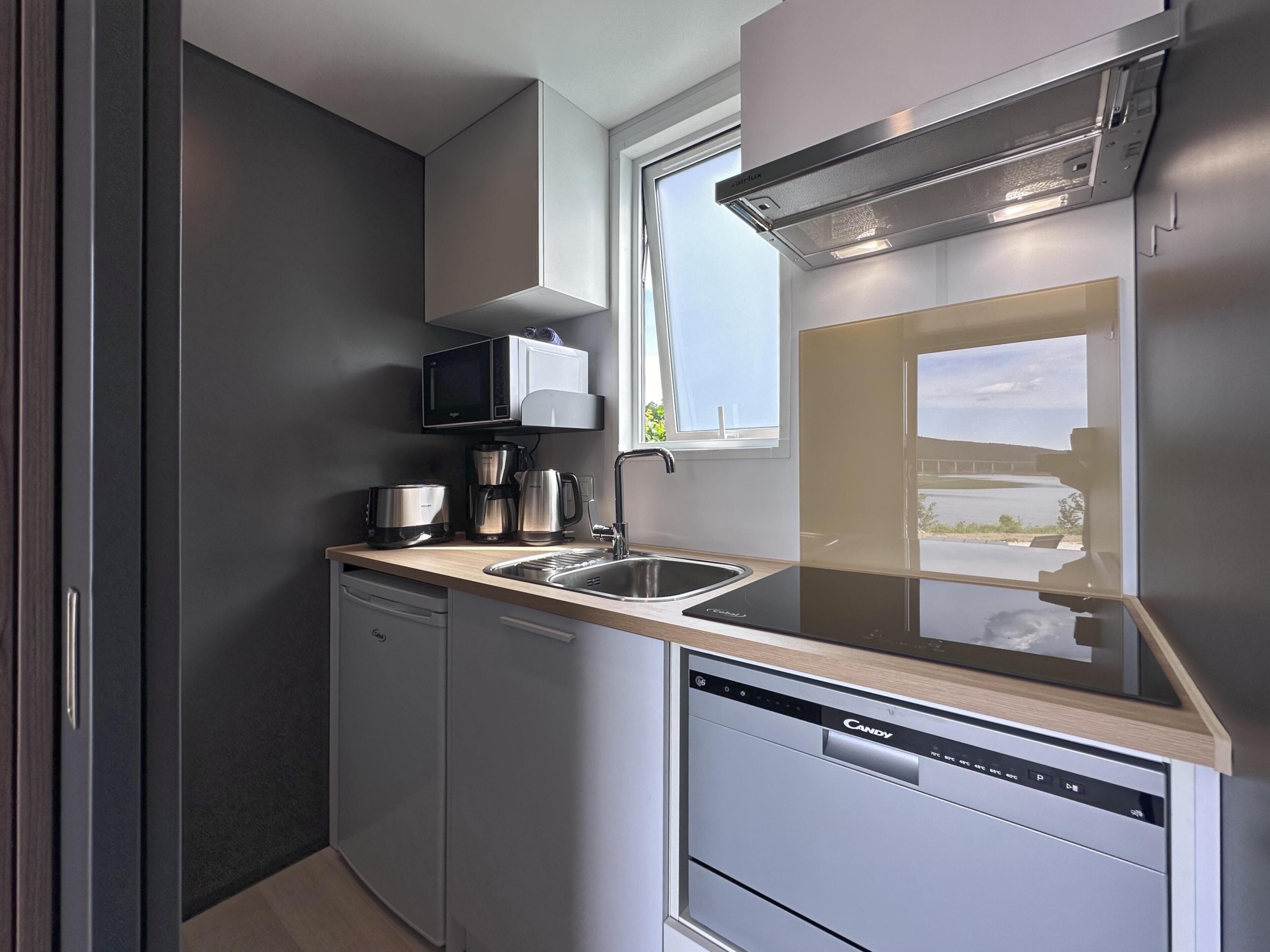 冰箱、微波炉、炉灶、洗碗机