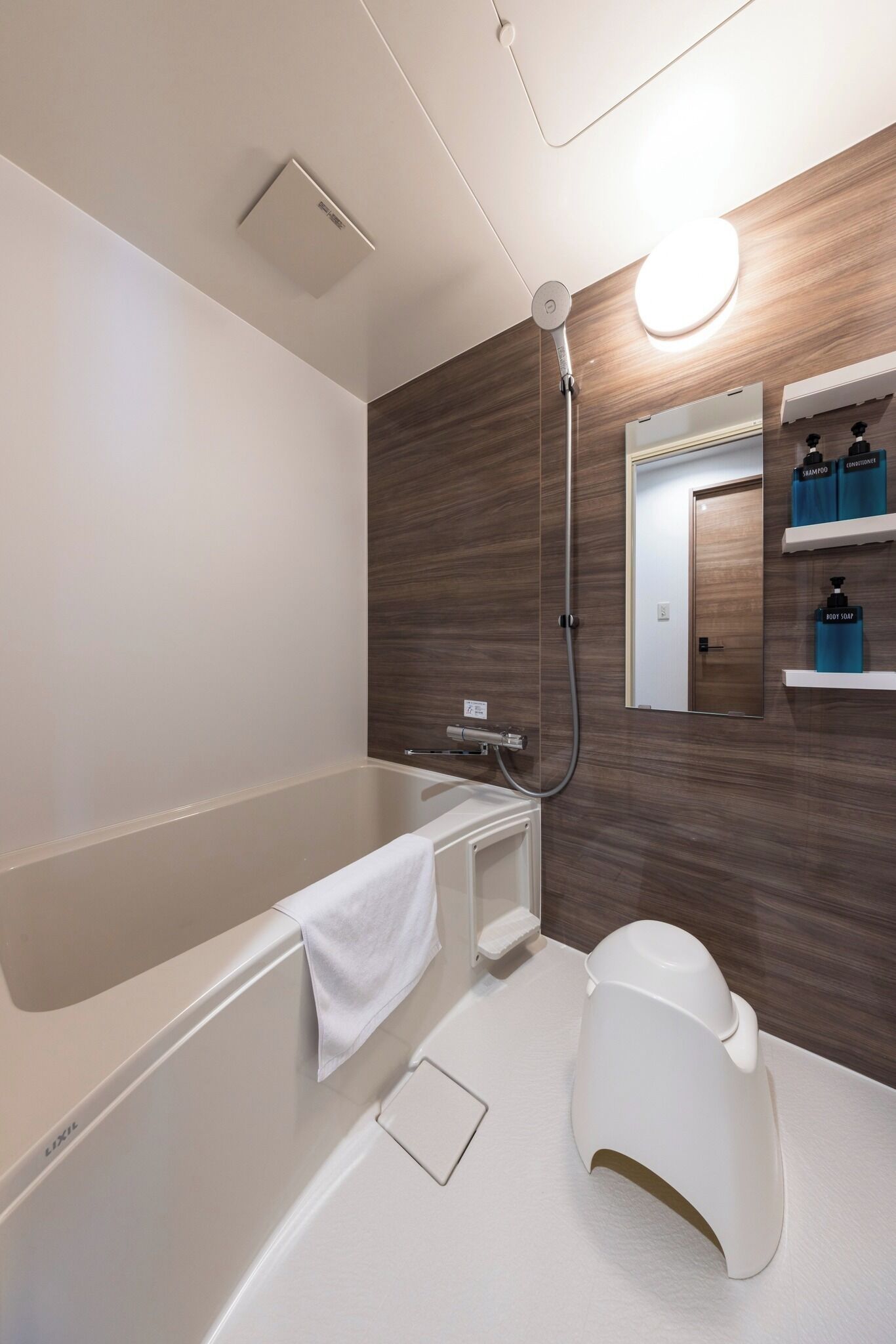Hair dryer, towels