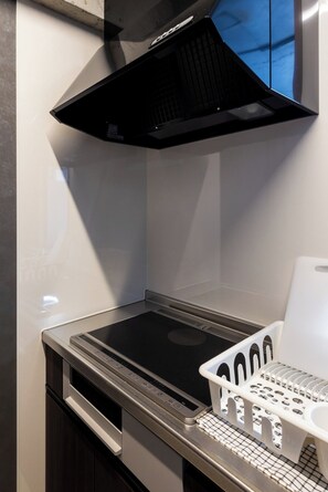 Frigorífic, microones i placa de cuina