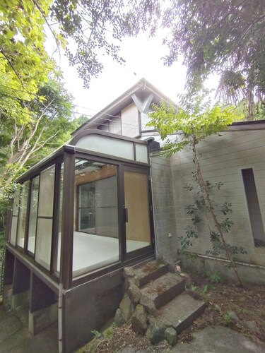 Private house surrounded by paintings | 25 minutes / Tagatagun Shizuoka