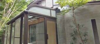 絵画に囲まれた一軒家貸切｜熱海駅車で25分・6名まで・駐車場無料 / 田方郡 静岡県