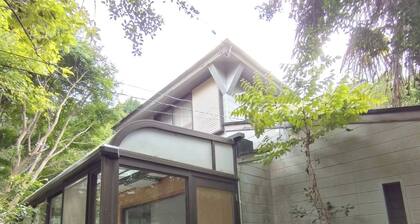 Private house surrounded by paintings | 25 minutes / Tagatagun Shizuoka