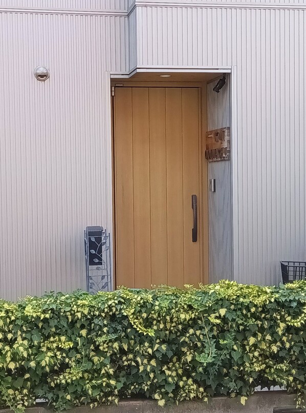 Exterior detail - We offer good value for money and cleanliness / Shinagawa-ku Tokyo (Shinagawa-ku)