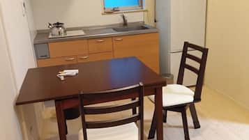 Fridge, microwave, stovetop, cookware/dishes/utensils