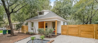 La Casita - Cozy Modern Retreat near Downtown Denton TX - Stylish Comfort