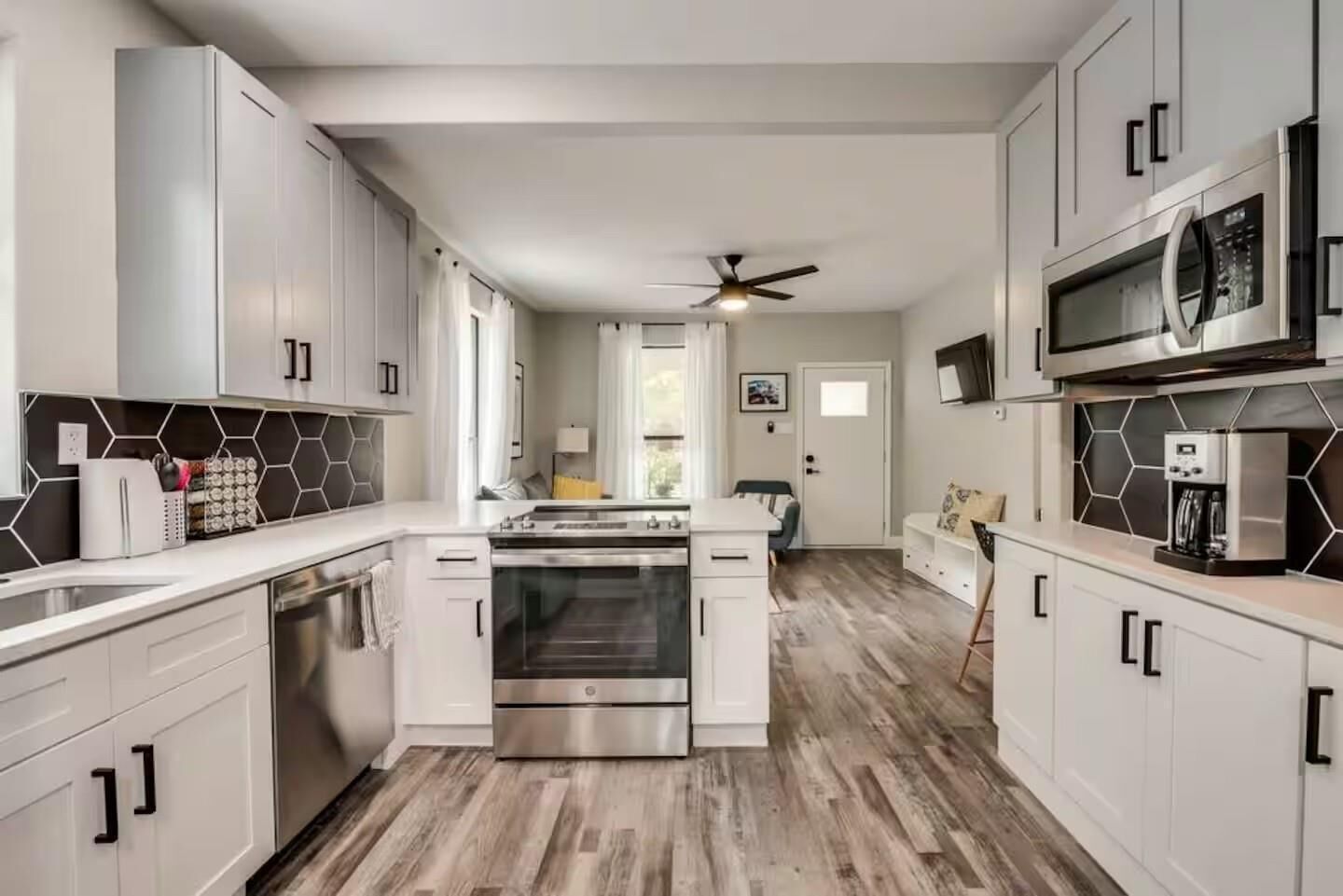 Refrigerador, microondas, horno y parrilla de estufa 