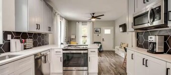 La Casita - Modern cozy comfort home near Downtown, Dog friendly, UNT TWU