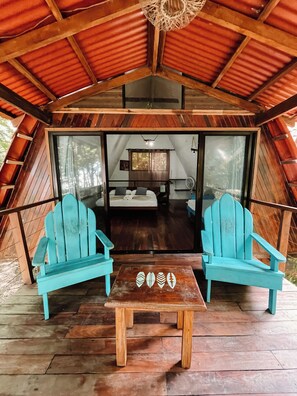 WiFi, bed sheets - Oceanside deluxe bungalow with AC. King size bed and indoor/outdoor bathroom (Cabuya)