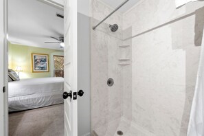 Signature-Haus, 4 Schlafzimmer, Terrasse, Blick auf die Lagune | Badezimmer