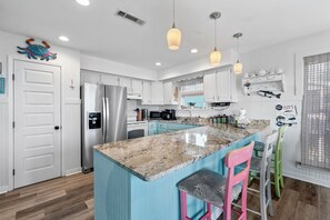 特色獨棟房屋, 4 間臥室, 庭院, 湖景 | 私人廚房 | 電冰箱、微波爐、烤箱、爐台