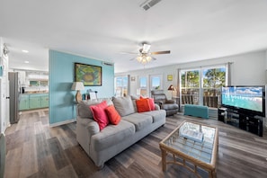 Maison Signature, 4 chambres, patio, vue sur la lagune | Salle de séjour | Téléviseur connecté de 50 po avec télévision par cùble