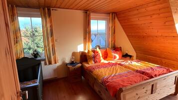 3 bedrooms, iron/ironing board, WiFi, bed sheets