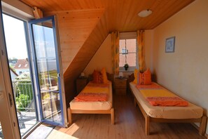 3 slaapkamers, een strijkplank/strijkijzer, wifi, beddengoed