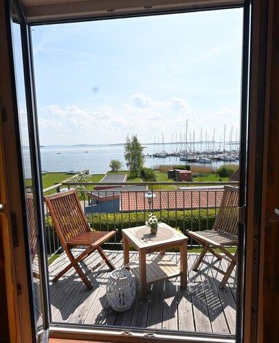 Ferienhaus 'Boddenperle' mit Meerblick, privater Terrasse und WLAN