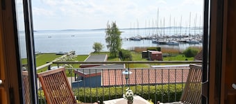 Holiday Home 'Boddenperle' with Sea View, Private Terrace and Wi-Fi