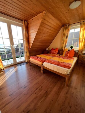 3 bedrooms, iron/ironing board, WiFi, bed sheets - Holiday Home 'Boddenperle' with Sea View, Private Terrace and Wi-Fi (Breege)