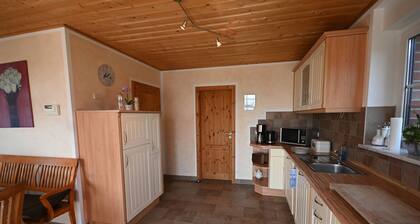 Ferienhaus 'Boddenperle' mit Meerblick, privater Terrasse und WLAN