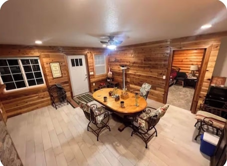 Dining. Cozy Cabin next to crossing of Snake and ST.Croix rivers in Pine City, Minnesota