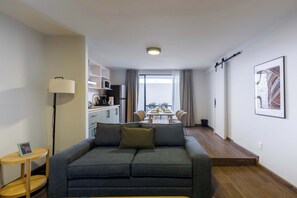 Televisión y oficina 