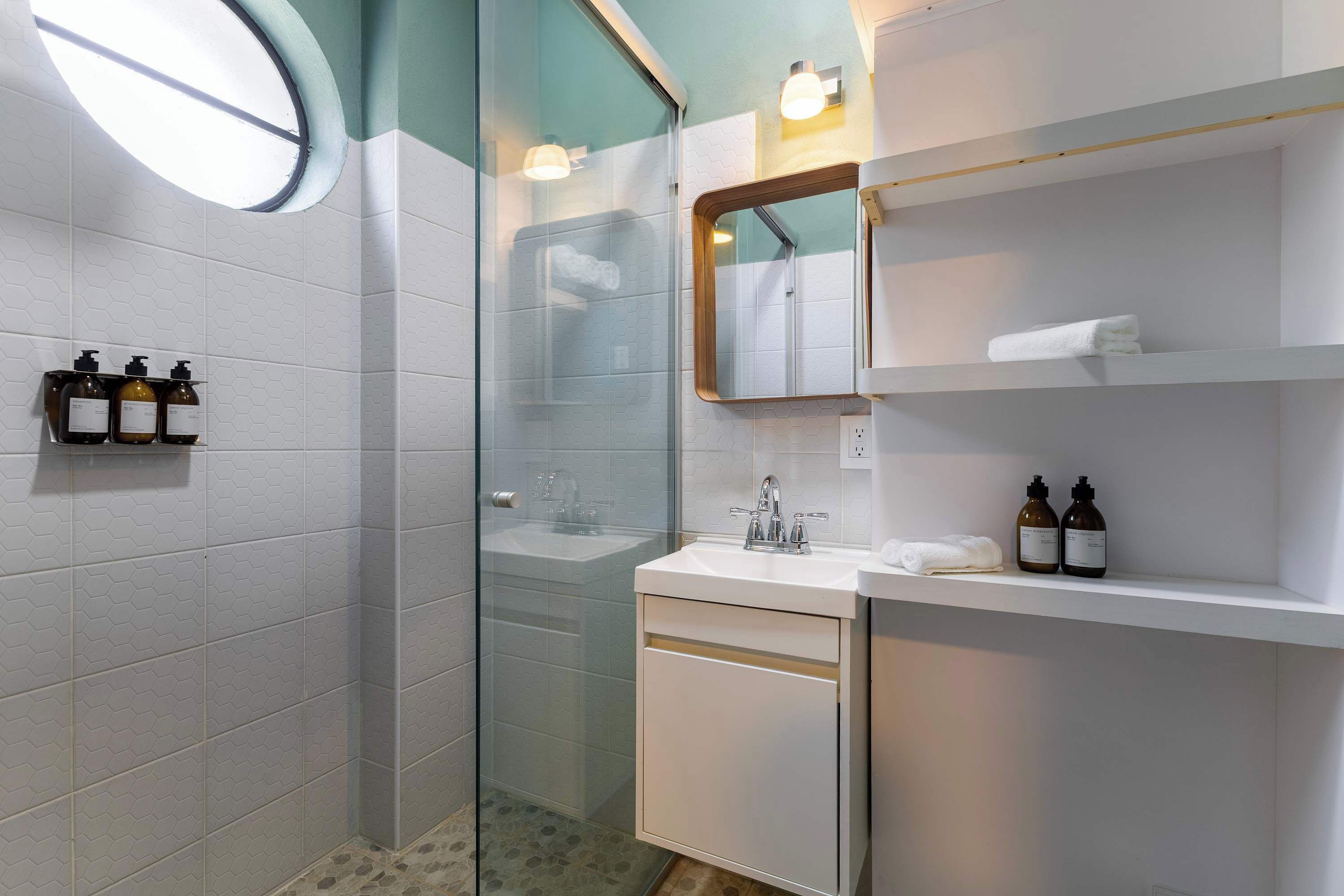 Shower, hair dryer, towels